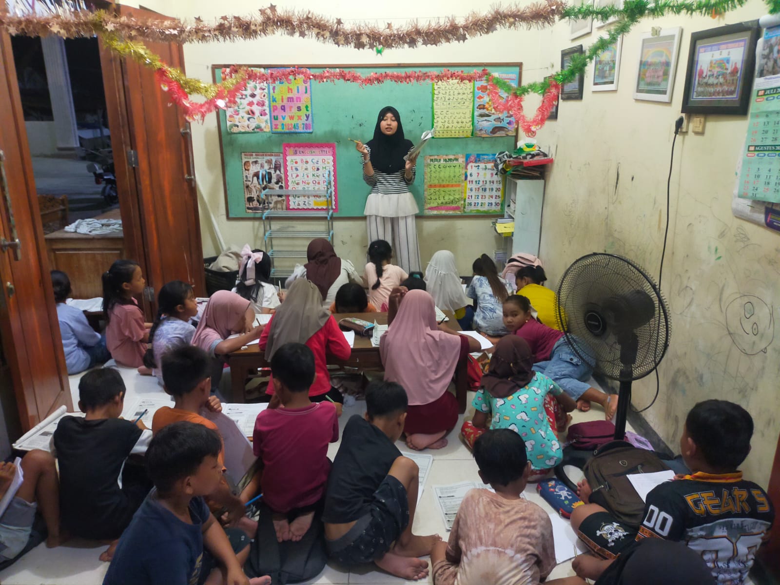 KKN Kelompok 23 Unimus Mengadakan Kegiatan Les Malam
