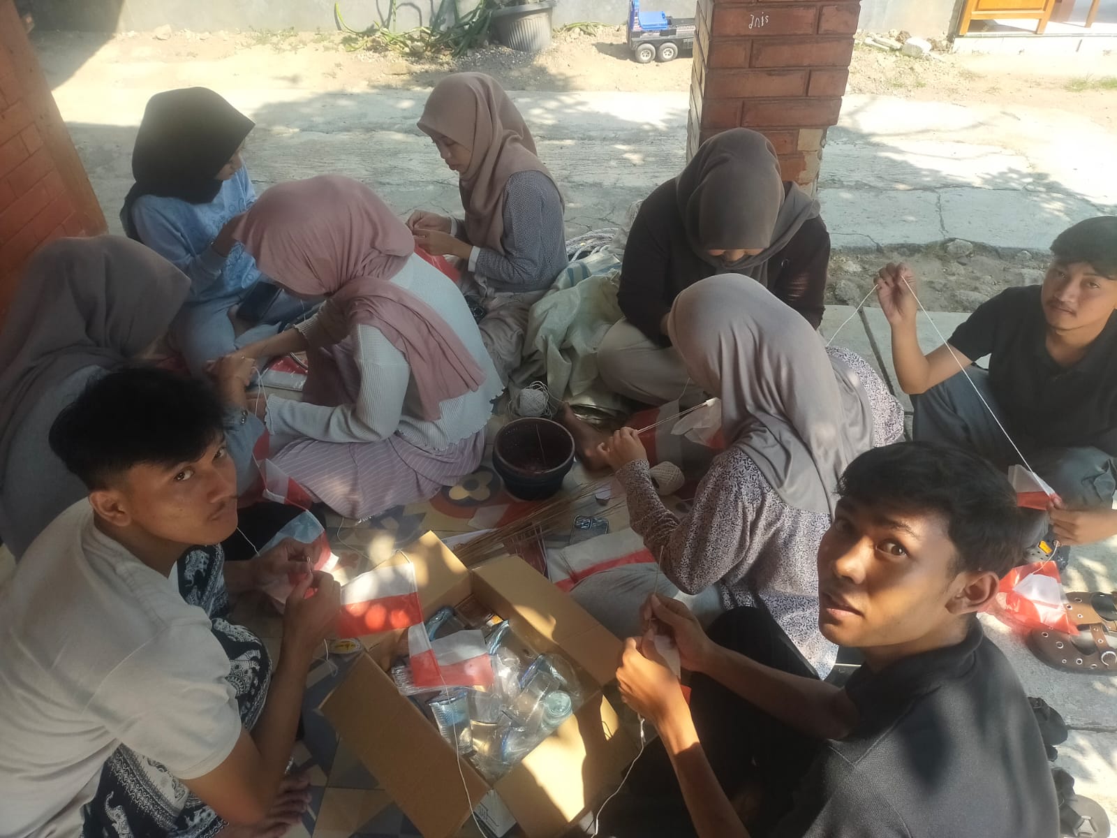 KKN Kelompok 23 Unimus Mengadakan Hias Kampung & Persiapan Lomba Agustusan