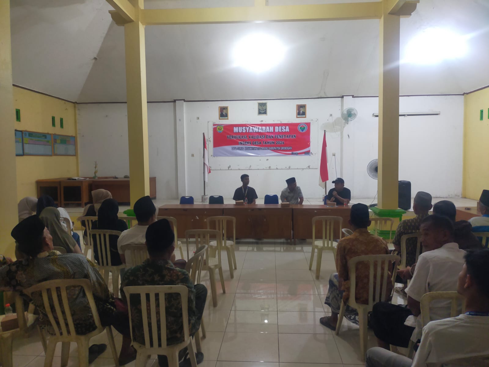KKN Kelompok 23 Unimus Mengikuti Rapat Dengan Pemuda RT/RW di Balai Desa Curug