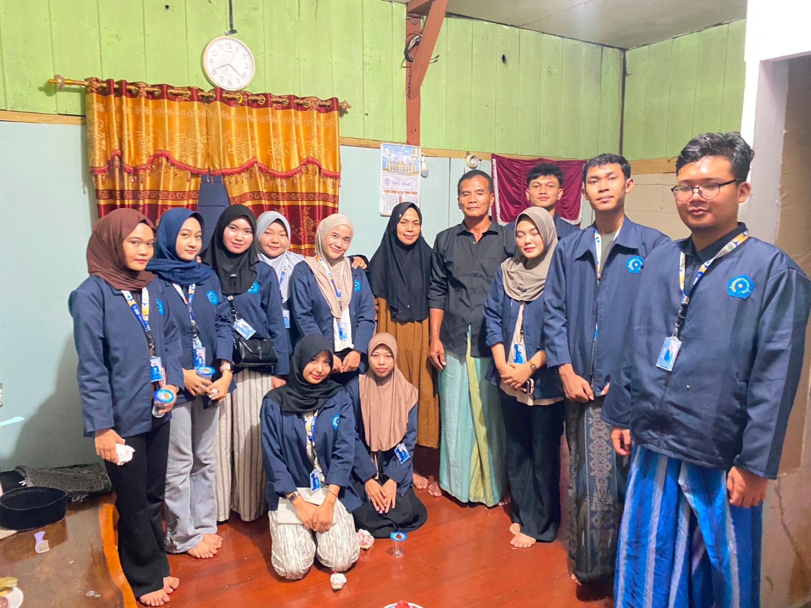 KKN Kelompok 23 Unimus Silaturahmi ke Rumah Pak RT