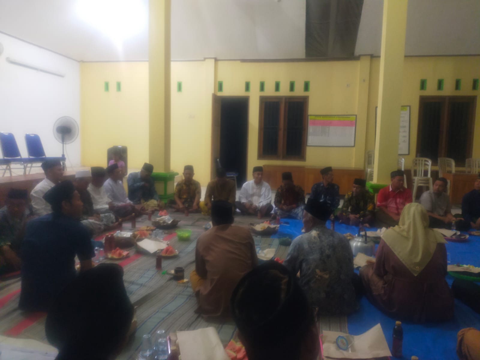 KKN Kelompok 23 Unimus Mengikuti Kegiatan Acara Malam Tirakatan di Balai Desa Curug